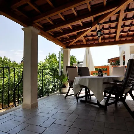 Apartament Matko Postira