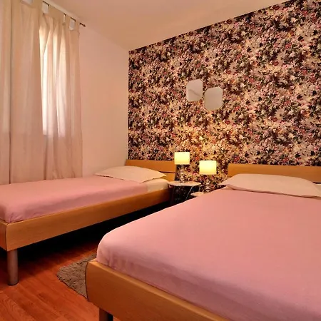 Apartament Matko Postira