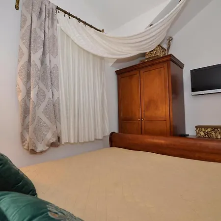 Apartament Matko Postira
